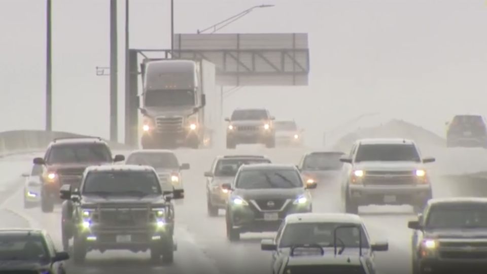 More than 600 US flights canceled as winter weather moves in