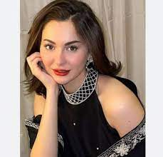 Gorgeous Hania Amir eats and drinks after losing friends at airport