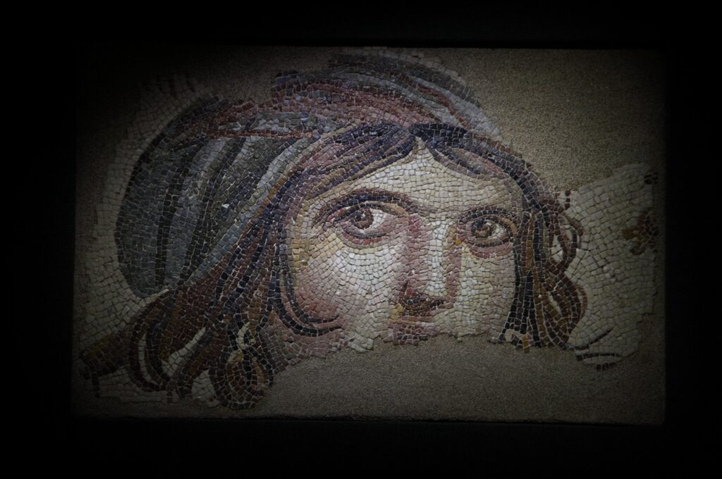 ‘Gypsy Girl’ mosaic to welcome visitors after Türkiye quakes again