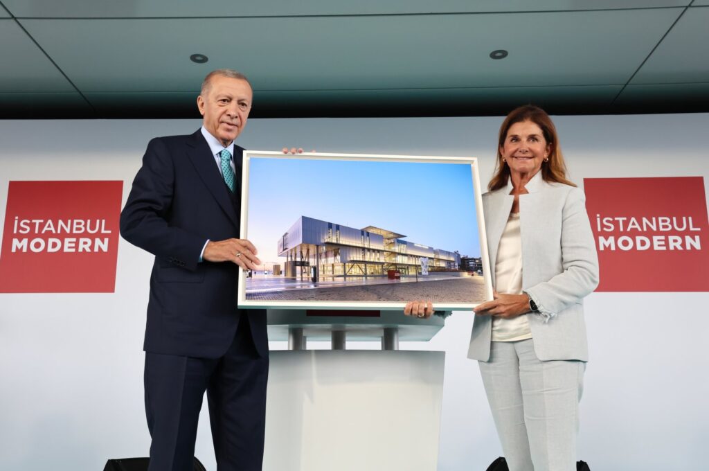 President Erdoğan visits contemporary art museum Istanbul Modern