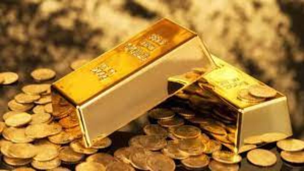 Gold price increases by Rs 100 per tola on Sunday