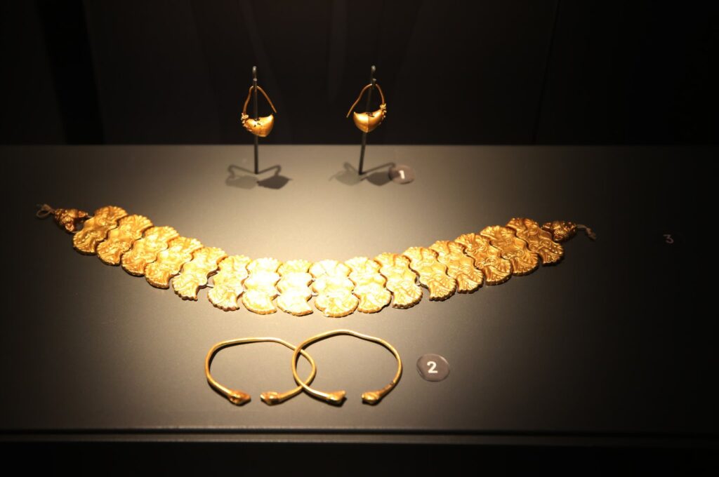 Türkiye’s Troy Museum displays Trojan women’s jewelry