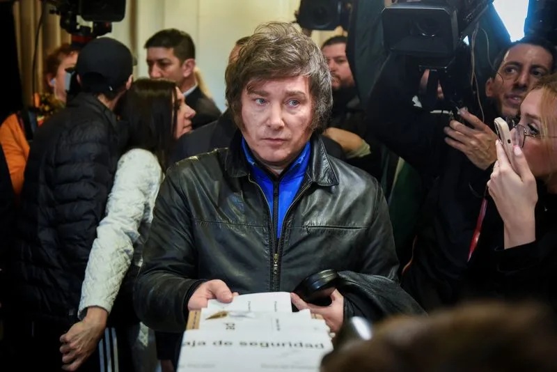 Argentine Presidential Primary Voters Propel Far-Right Outsider to