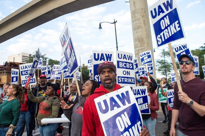 US auto workers strike against Detroit Three enters third day
