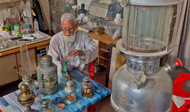 Coins, stamps, 100-year-old lamp and a box camera: A museum of antiques in Karachi