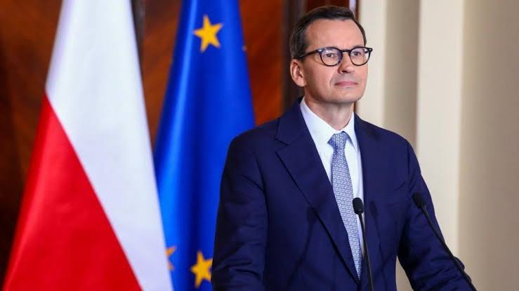 Poland stops supplying weapons to Ukraine as grain row escalates