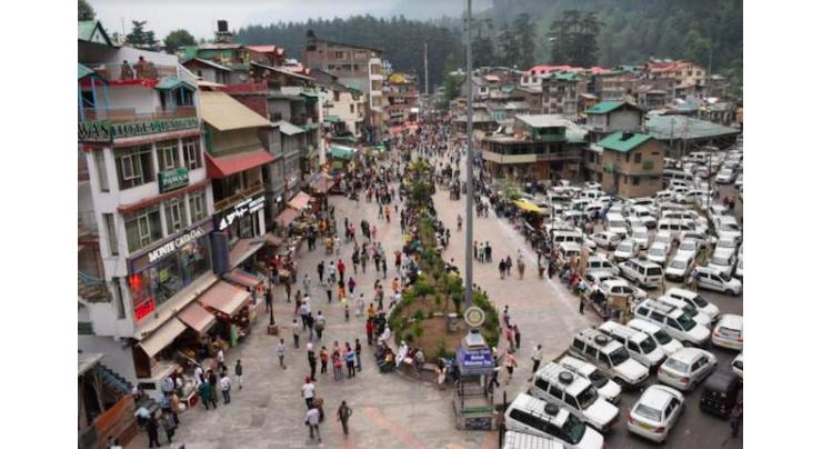 Tourists throng to Murree to beat heat