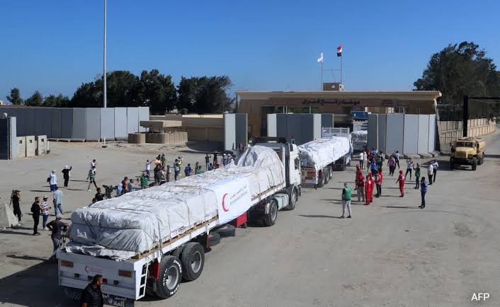 Aid trucks enter Gaza from Egypt after truce begins