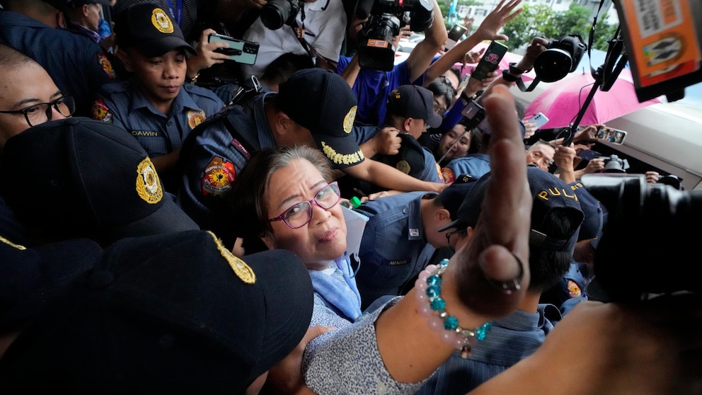 Jailed former Philippine senator granted bail: Lawyer