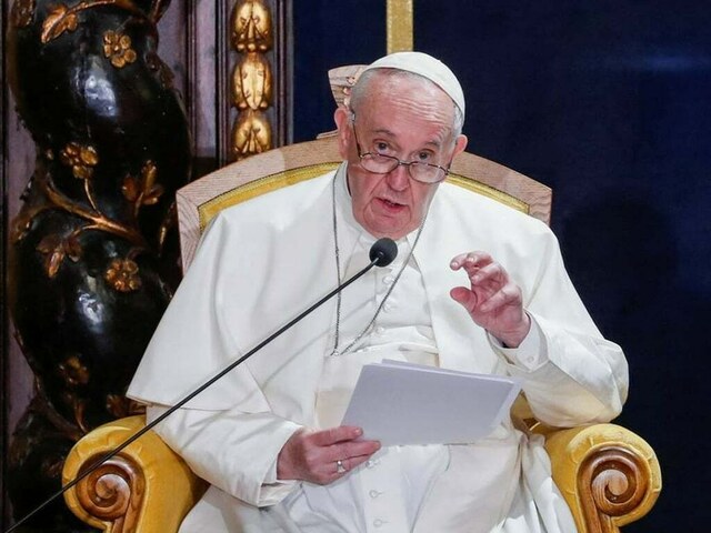 Pope Francis deplores end of Israel-Hamas truce, urges new ceasefire
