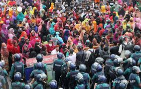 Bangladesh garment workers sacked after wage protests