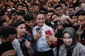 Rising Indonesia presidential candidate pledges change from Widodo era