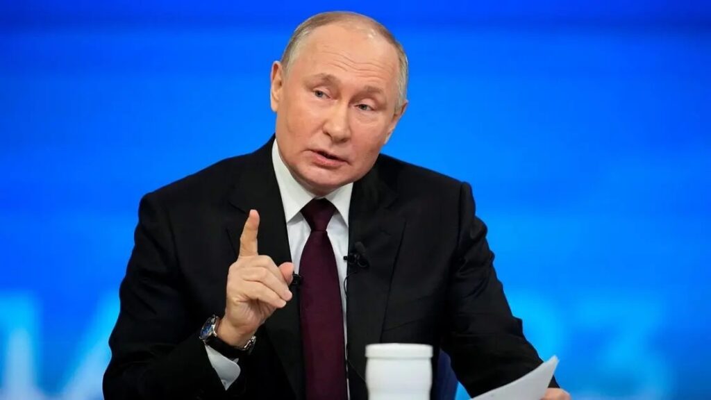 Putin praises army in low key New Year’s Eve address