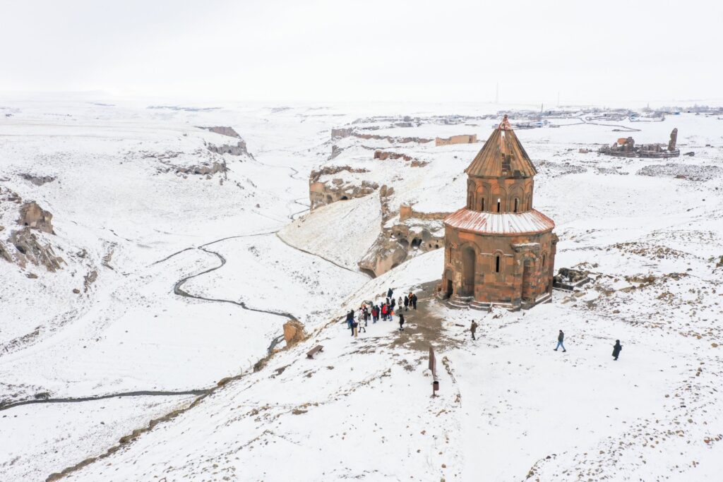 Ani: Türkiye-Armenia border gem beckons tourists year-round with winter beauty