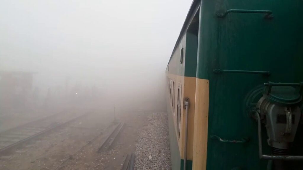 Persistent fog disrupts train services across Pakistan