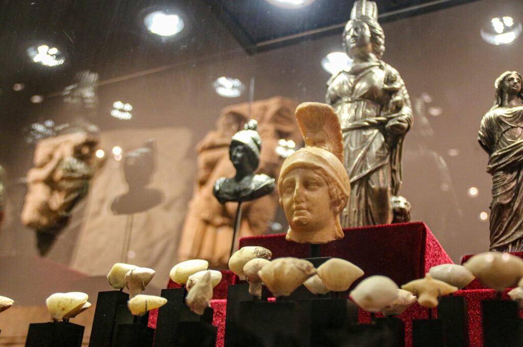 Türkiye welcomes .9M worth of stolen artifacts from US, UK