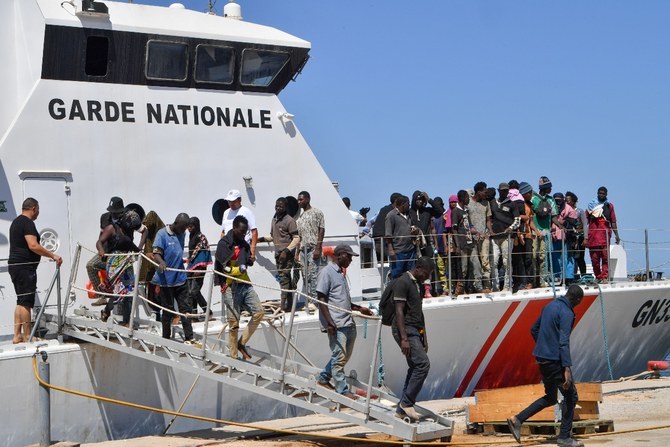 Italy arrests 12 people over speed boat migrant trips from Tunisia
