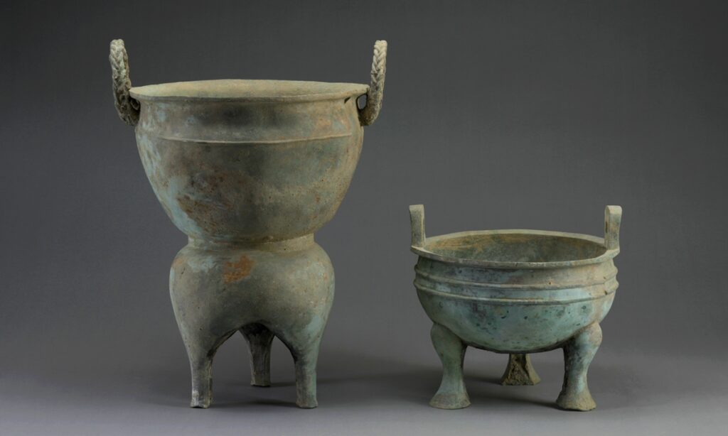Xi’an airport customs seizes 494 illegally exported cultural relics