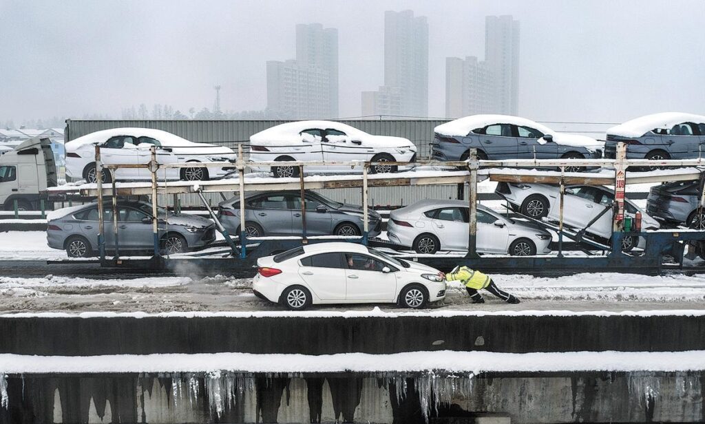 Cold weather disrupts Spring Festival travel rush