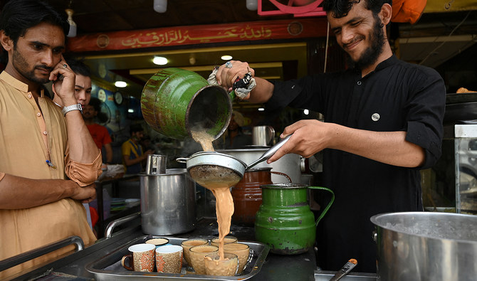 At Karachi’s tea shops during Ramadan, it ‘feels like day during night’