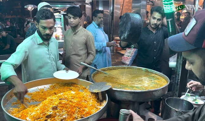 In Ramadan, Karachi street stalls test taste buds with unique haleem-biryani fusion