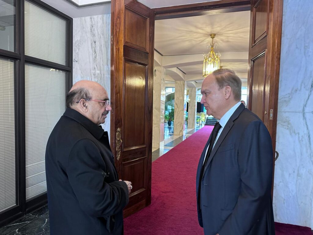 Masood Khan visits Russian Embassy; Expresses condolences with his Russian counterpart over the dastardly attack