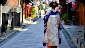 Tourists banned from private alleys in Kyoto’s geisha district