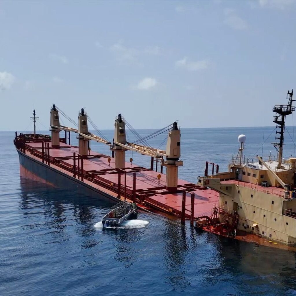 US-Owned Ship Hit by Houthis Faces Imminent Sinking: Crew Abandons Vessel