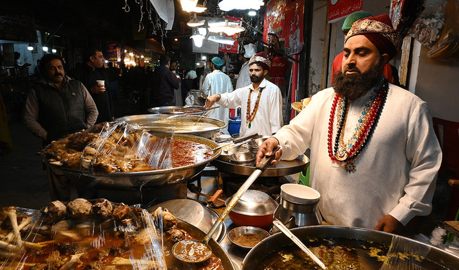 At Rawalpindi’s famed Kartarpura food street, soupy trotters are favorite suhoor meal in Ramadan