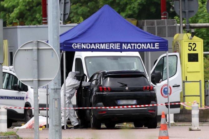 Two French prison officers killed in inmate’s escape